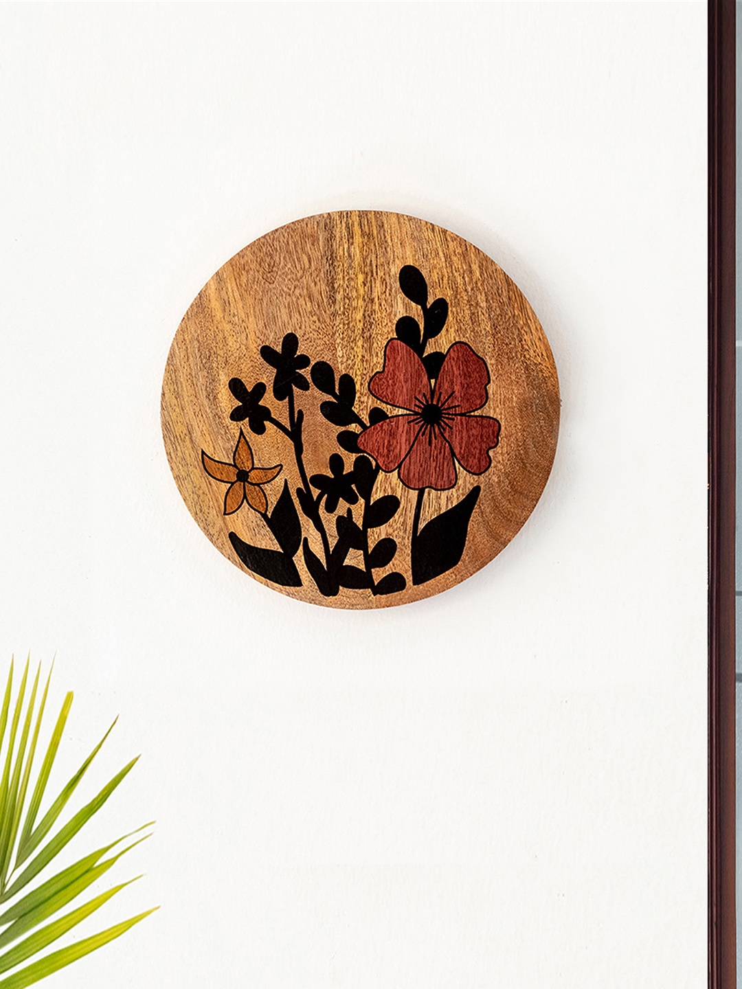

ExclusiveLane Brown Blooming Foliage Wall Plate Hanging
