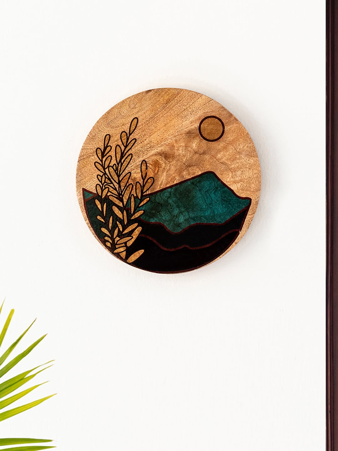 

ExclusiveLane Brown Mountain Sunrise Wood Wall Plate Hanging