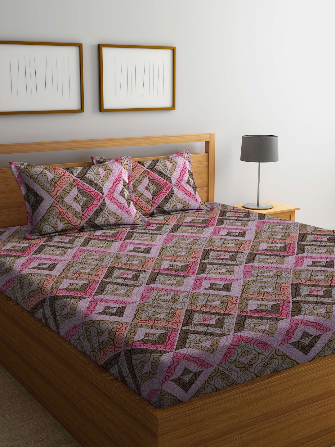 

BOMBAY DYEING Epigram Pink & Brown Cotton 120 TC King Bedsheet & Pillow Covers