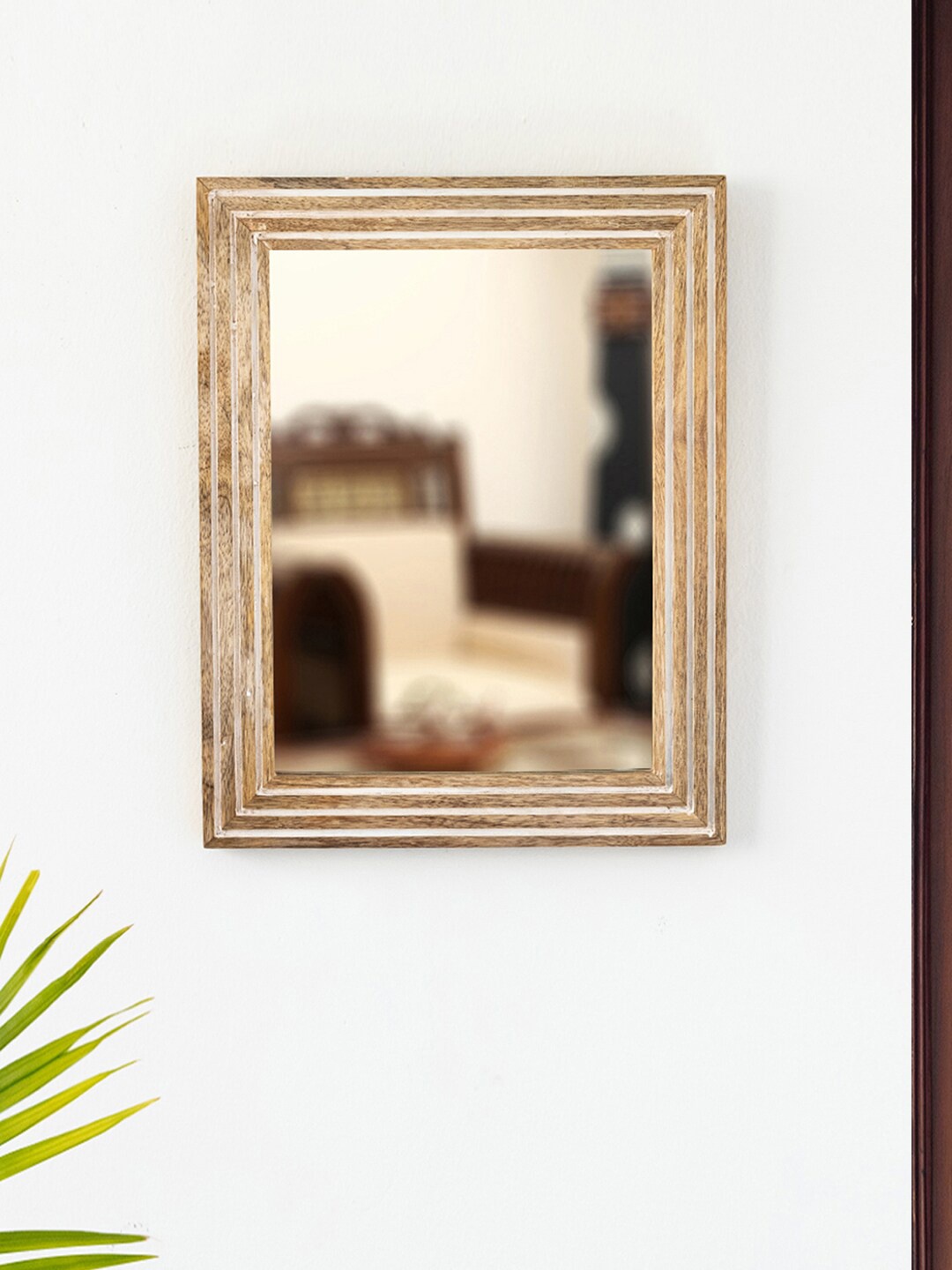 

ExclusiveLane Vintage Timber Brown Textured Glass Wall Mirror