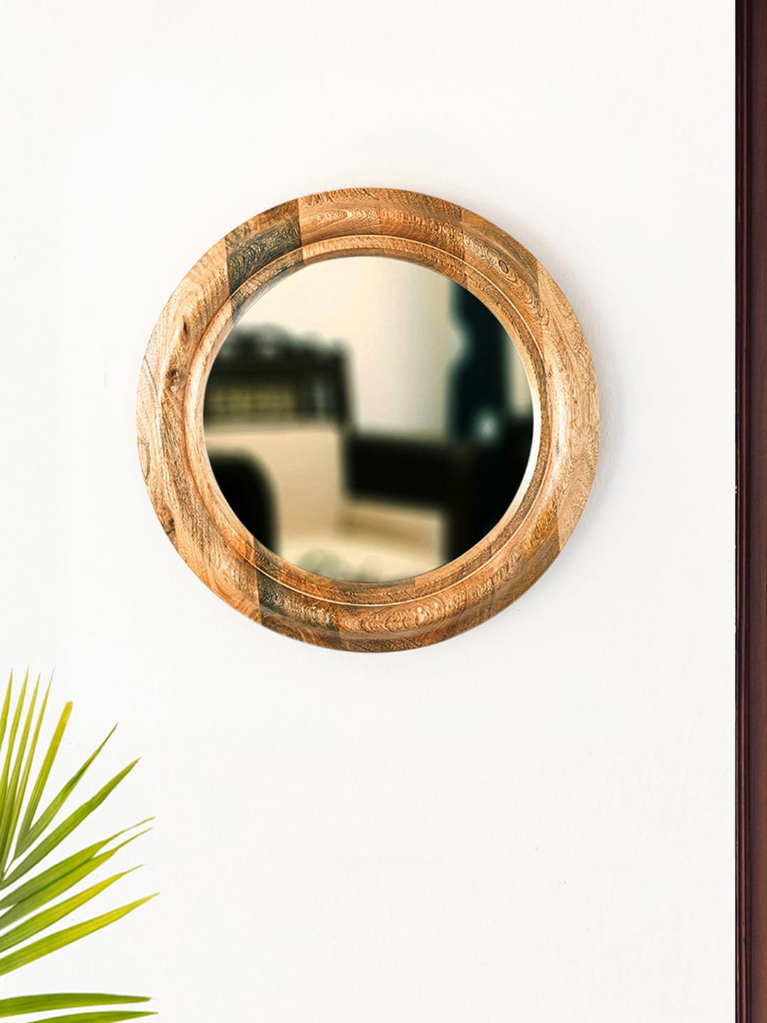 

ExclusiveLane Rustic Rise Brown Textured Round Glass Wall Mirror