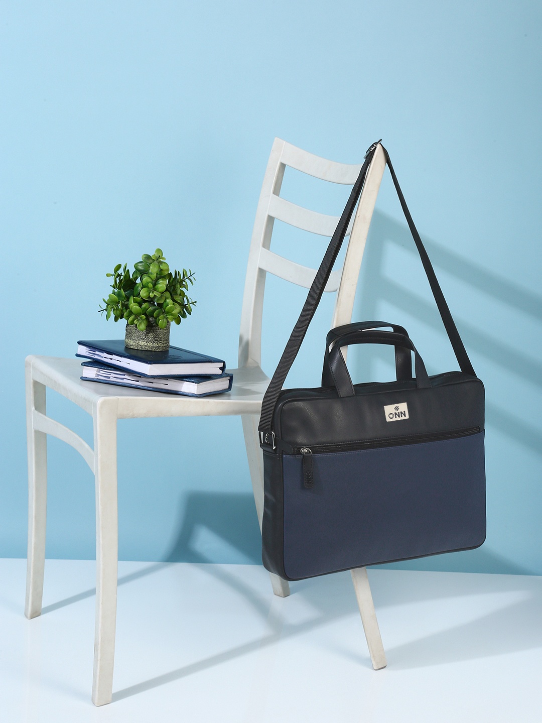 

ONN Men Colourblocked Laptop Bag, Black