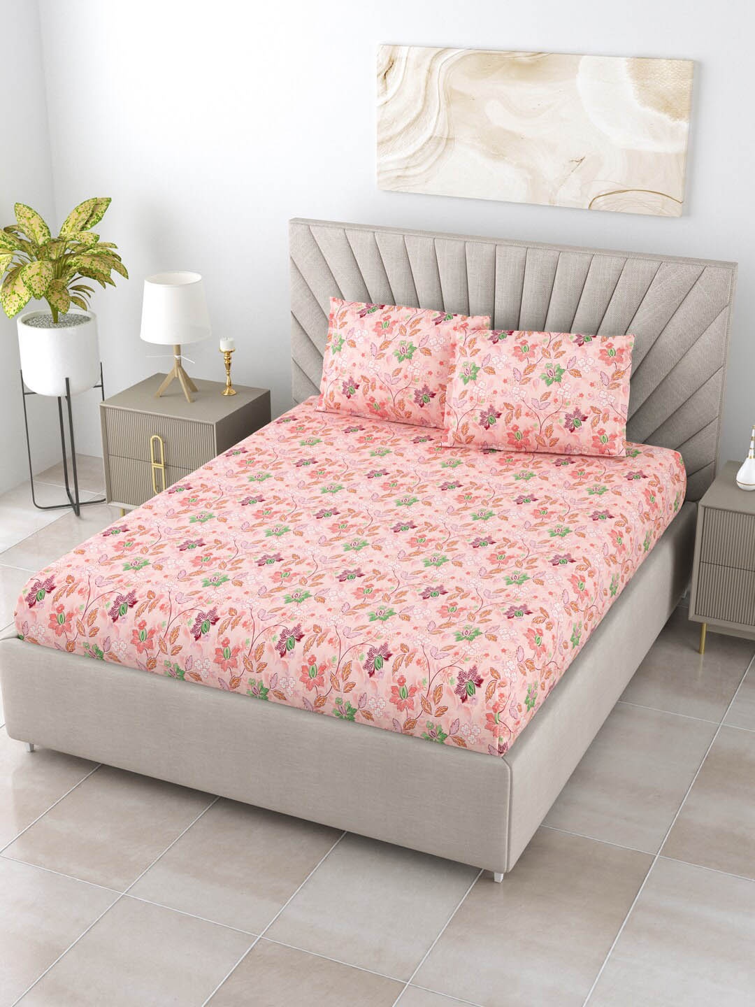 

BOMBAY DYEING Epigram Peach-Coloured Floral Cotton 120 TC King Bedsheet & 2 Pillow Covers