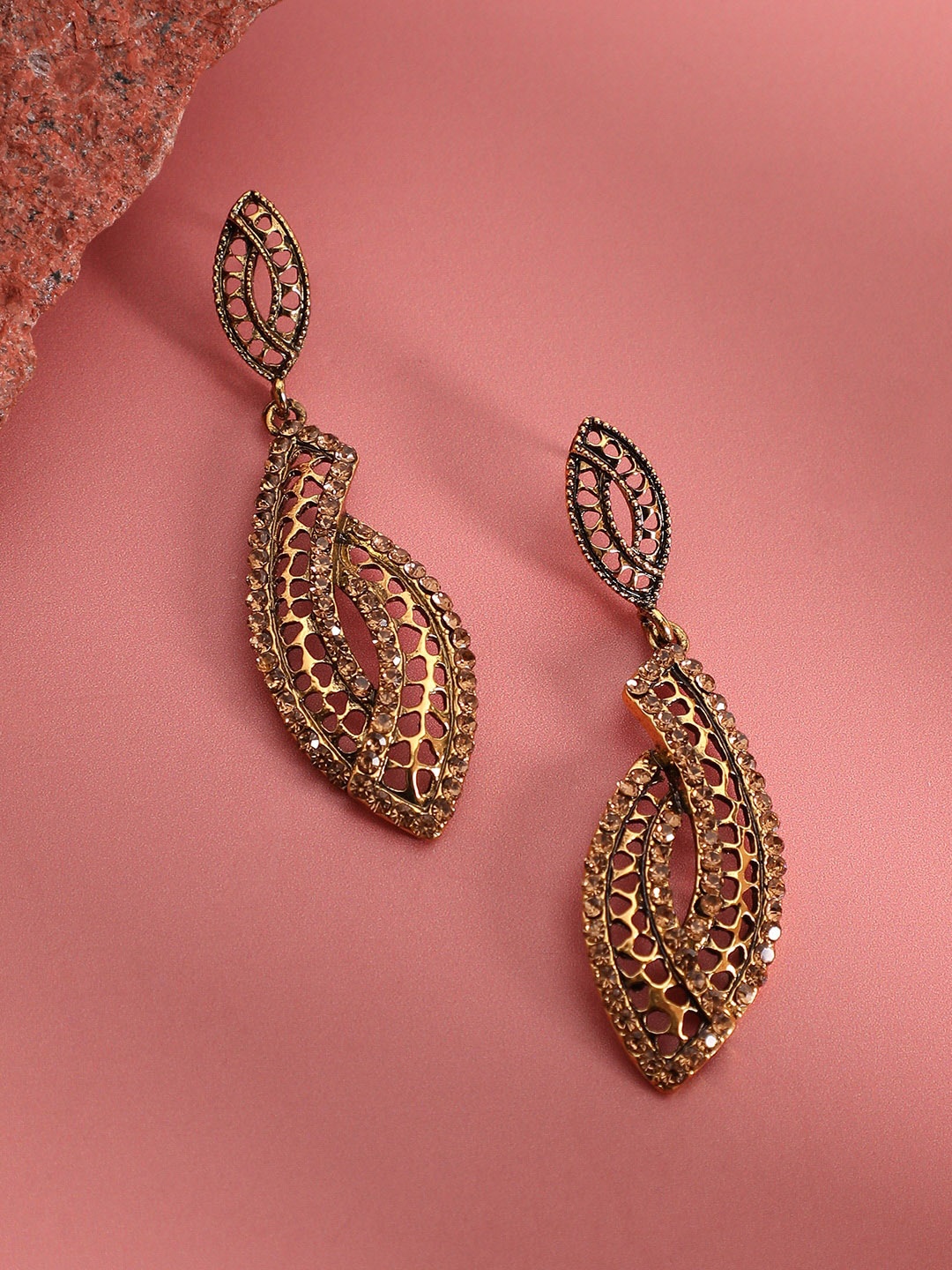 

SOHI Gold-Plated Drop Earrings
