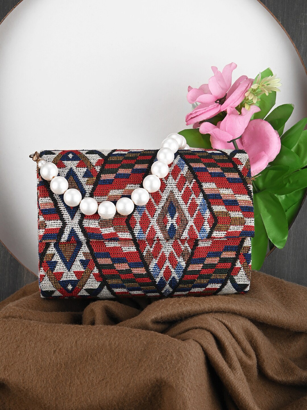 

gaura pakhi Embroidered Wrist Loop Purse, White