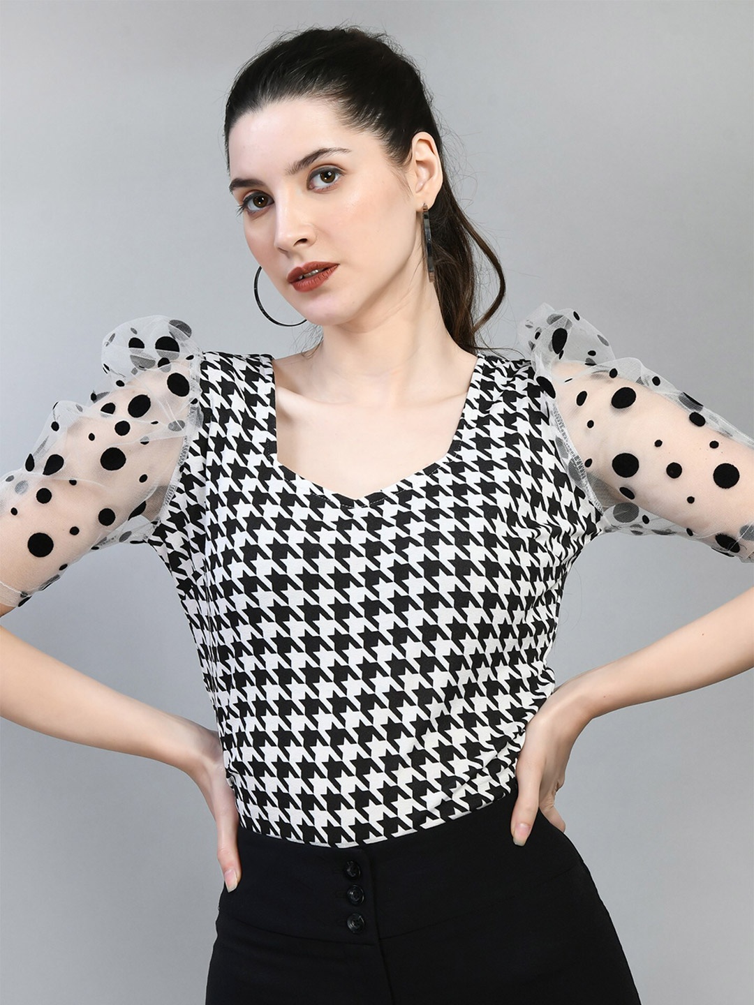 

Moshe Geometric Print Puff Sleeves Top, Black