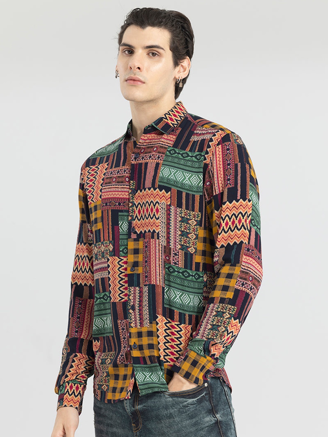 

Snitch Black & Green Classic Geometric Printed Casual Shirt