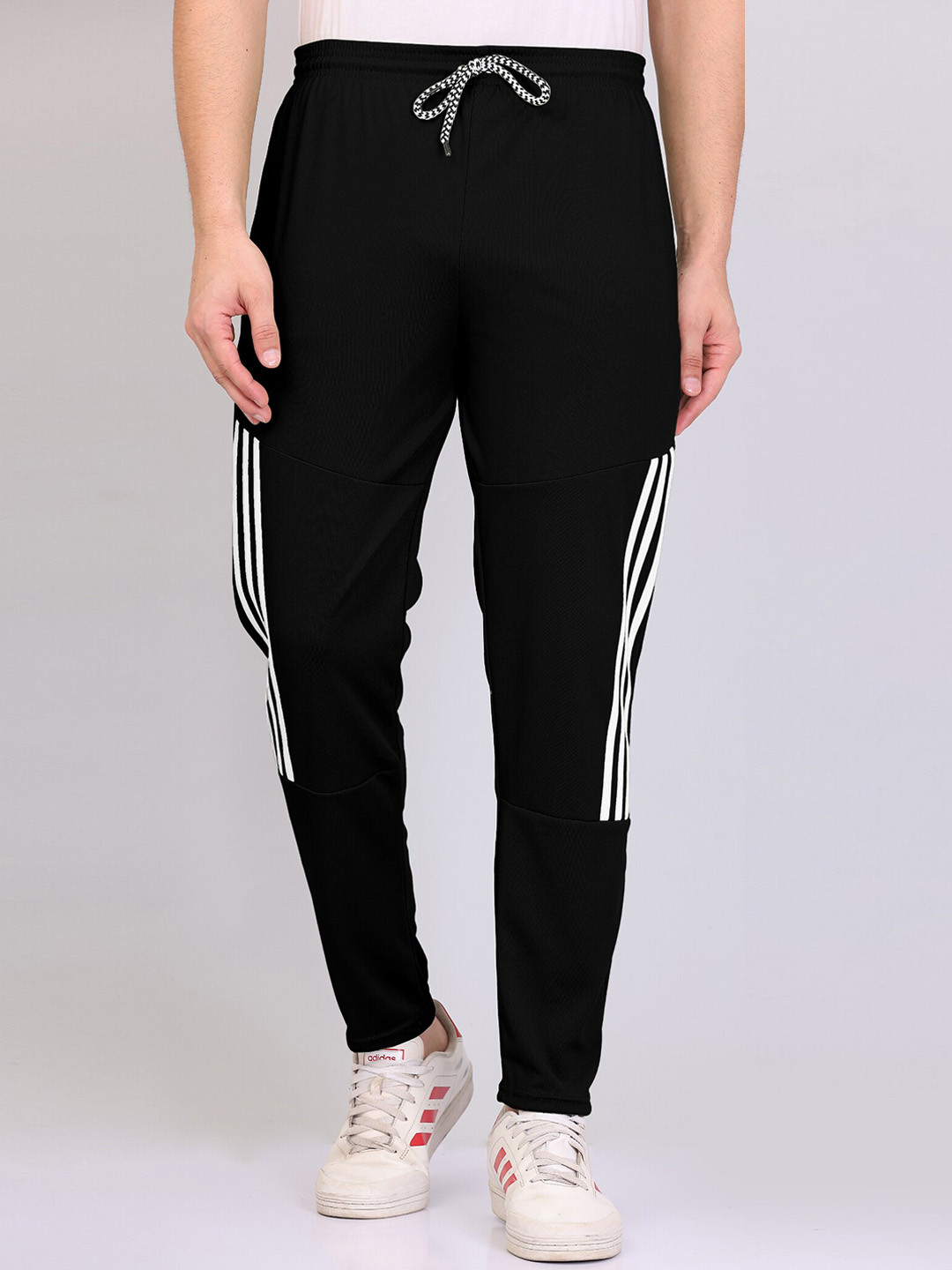 

Wuxi Men Straight Fit Track Pants, Black