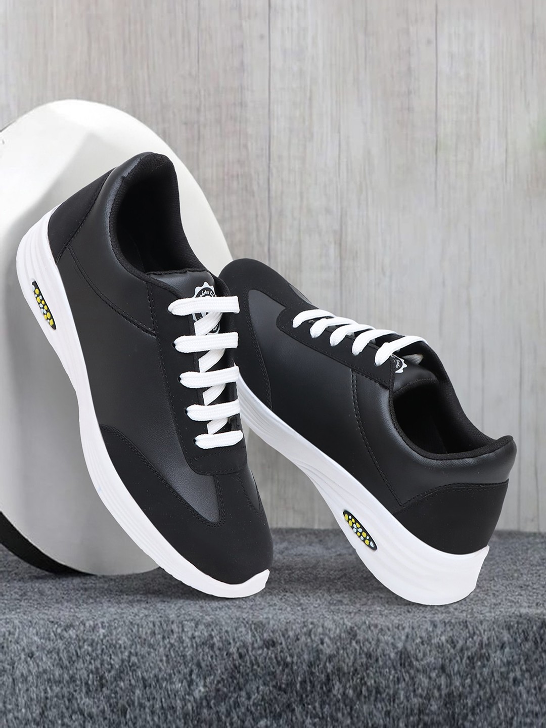 

The Roadster Lifestyle Co. Men Black & White Lightweight Contrast Sole Sneakers