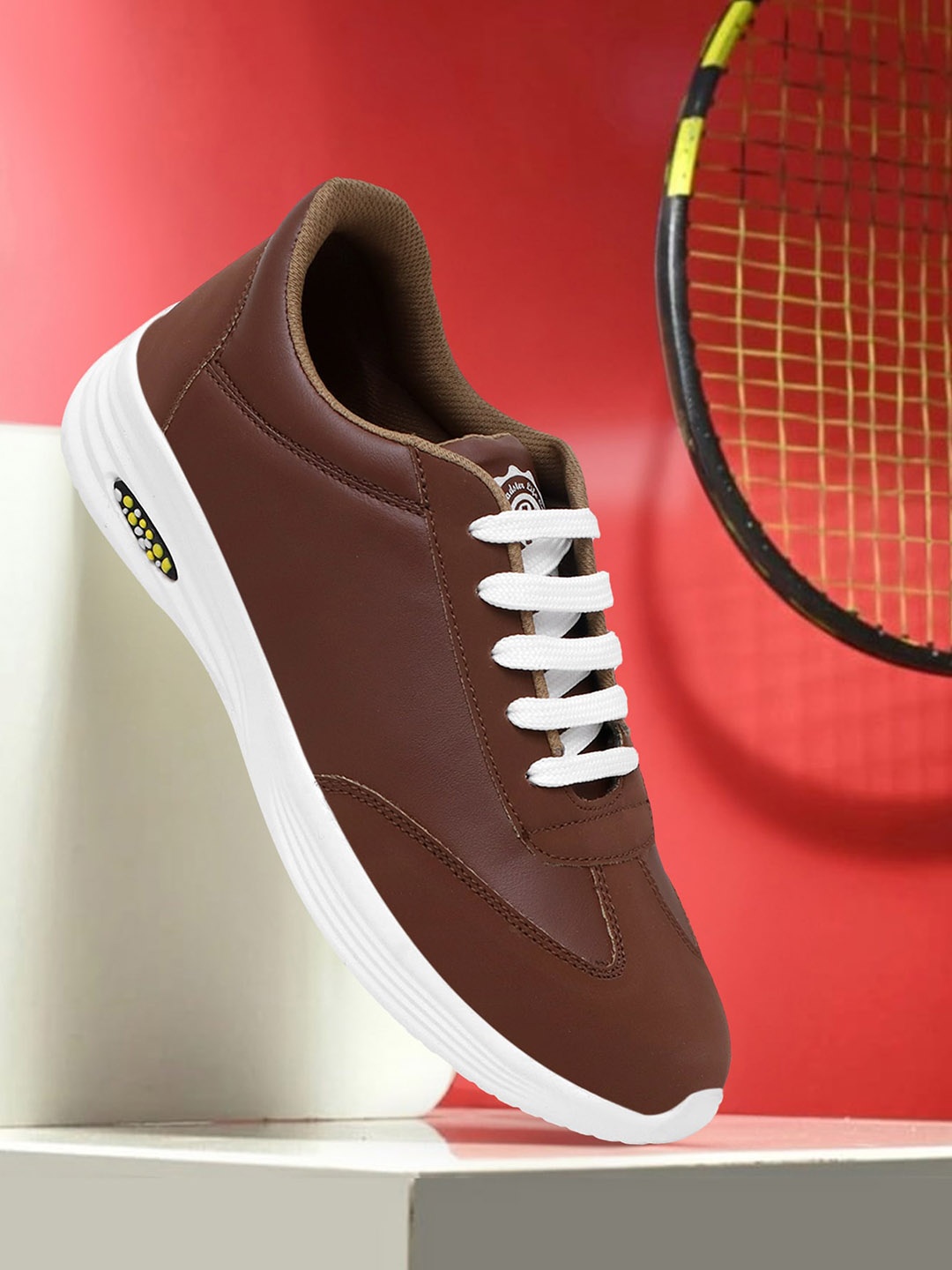 

The Roadster Lifestyle Co. Men Tan Brown & White Lightweight Padded Insole Sneakers