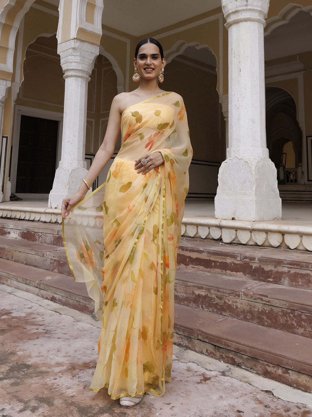 

Geroo Jaipur Floral Printed Zari Detailed Saree, Yellow