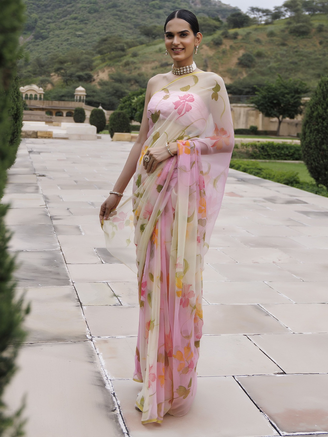 

Geroo Jaipur Floral Printed Zari Poly Chiffon Saree, White