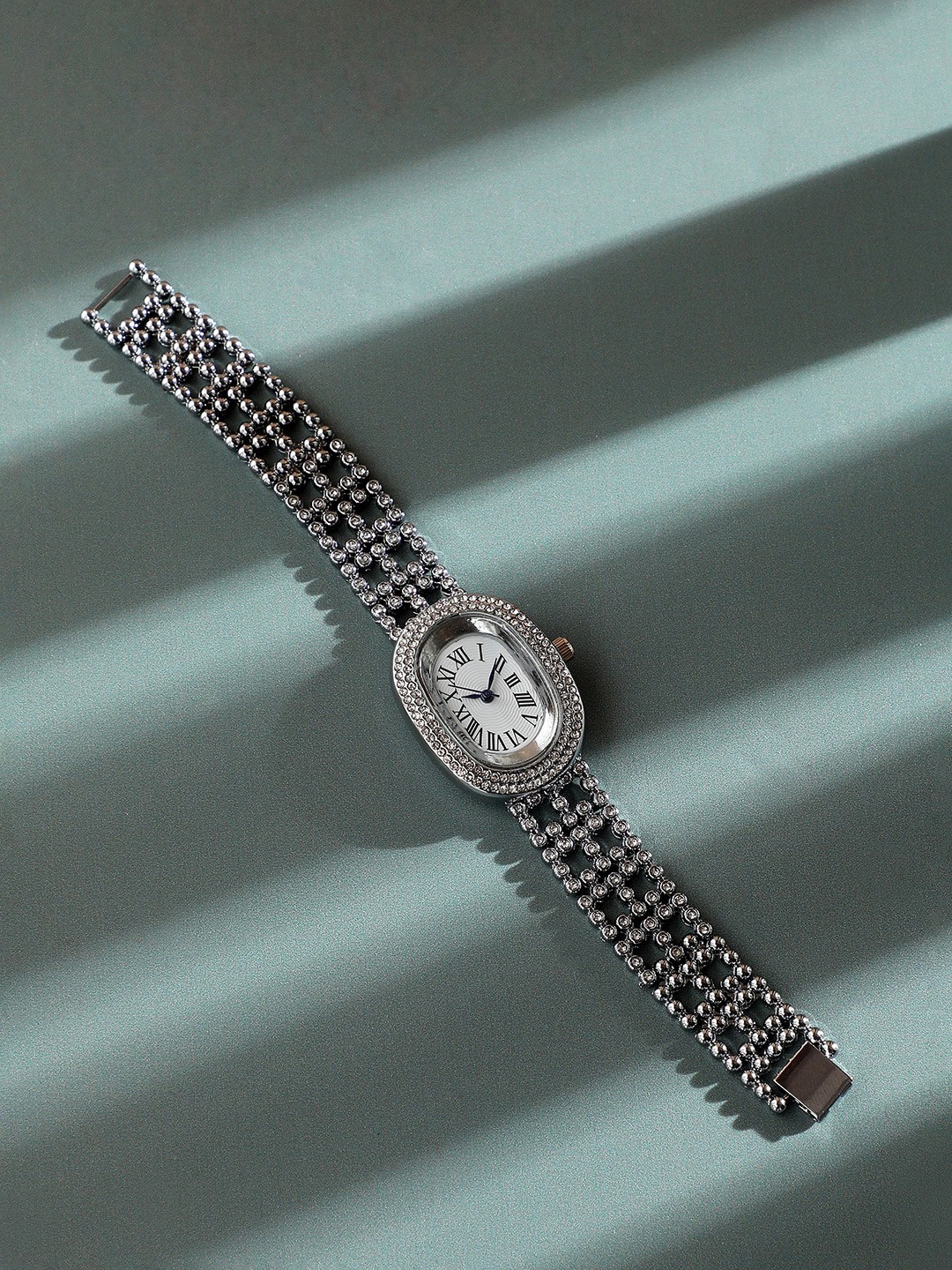 

HAUTE SAUCE by Campus Sutra Women Embellished Dial & Bracelet Style Straps Analogue Watch, White