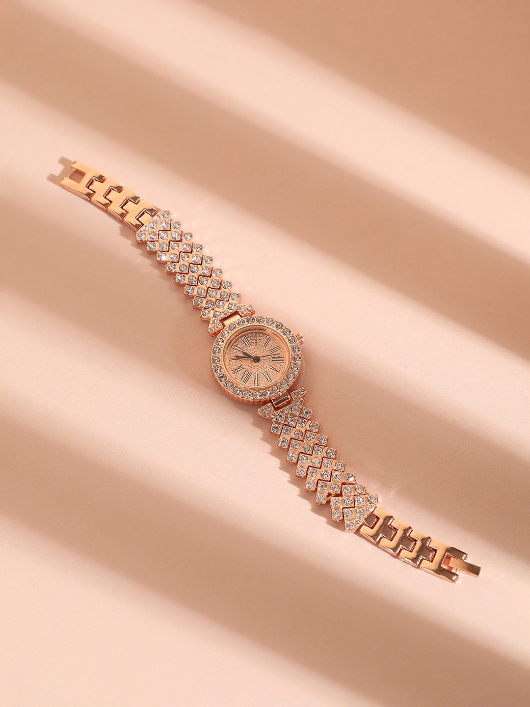 

HAUTE SAUCE by Campus Sutra Women Embellished Dial & Bracelet Style Straps Analogue Watch, Rose gold