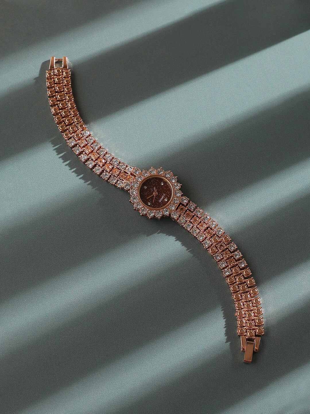 

HAUTE SAUCE by Campus Sutra Women Embellished Stainless Steel Bracelet Style Watch, Rose gold