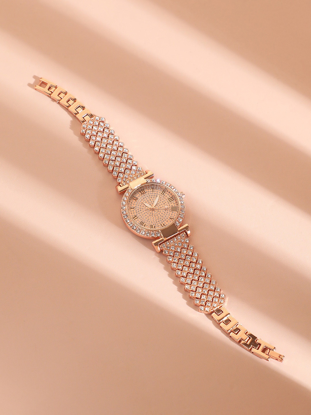 

HAUTE SAUCE by Campus Sutra Women Embellished Stainless Steel Watch, Rose gold