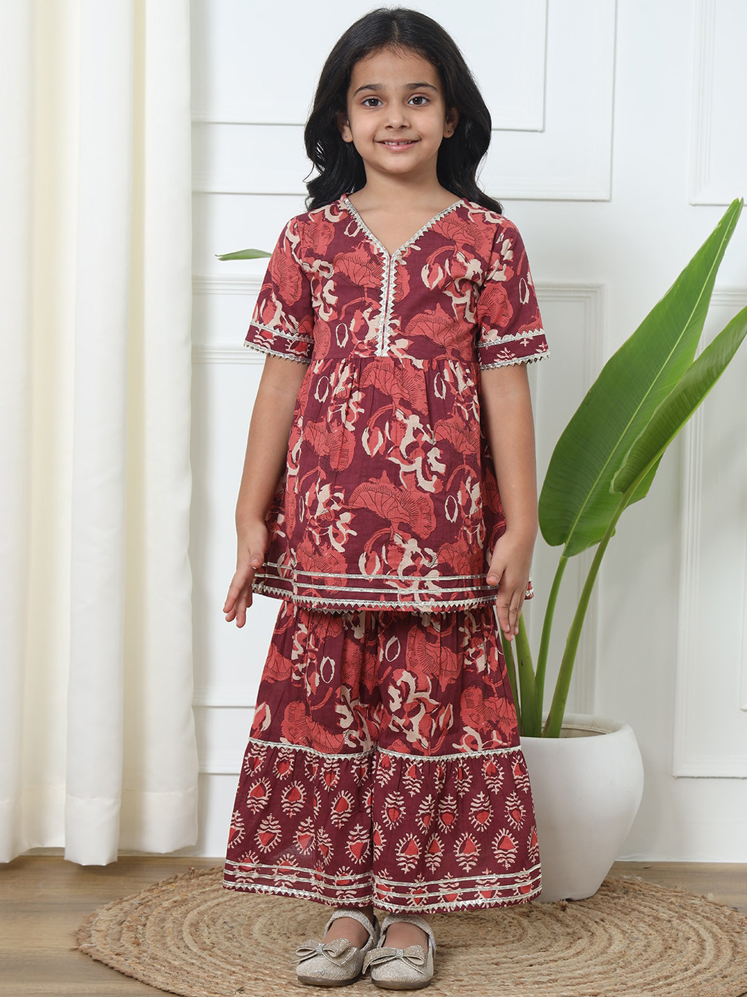 

Readiprint Girls Floral Printed Pleated Gotta Patti Pure Cotton Kurta Set, Burgundy