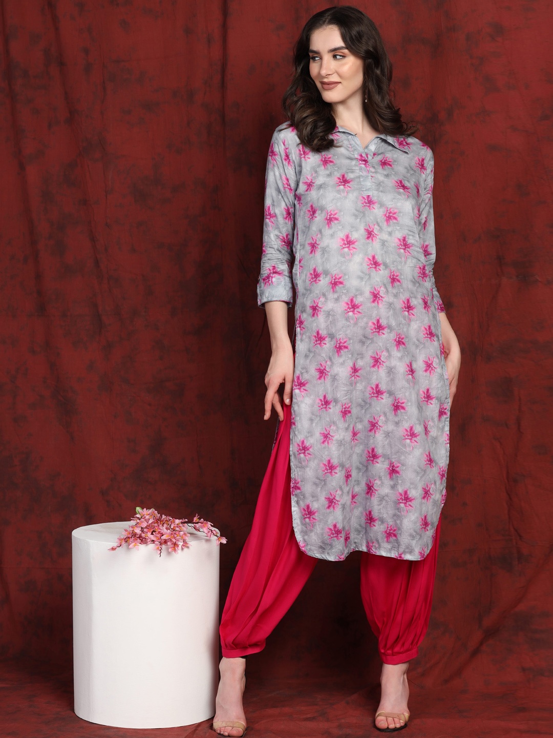 

SHADES OF FAASHION Floral Chikankari Pure Cotton Kurta, Grey
