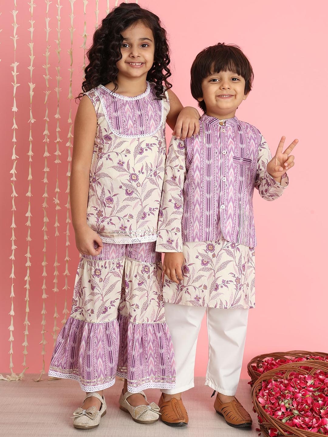 

Readiprint Girls Floral Printed sleeveless Thread Work Pure Cotton Kurta Set, Purple