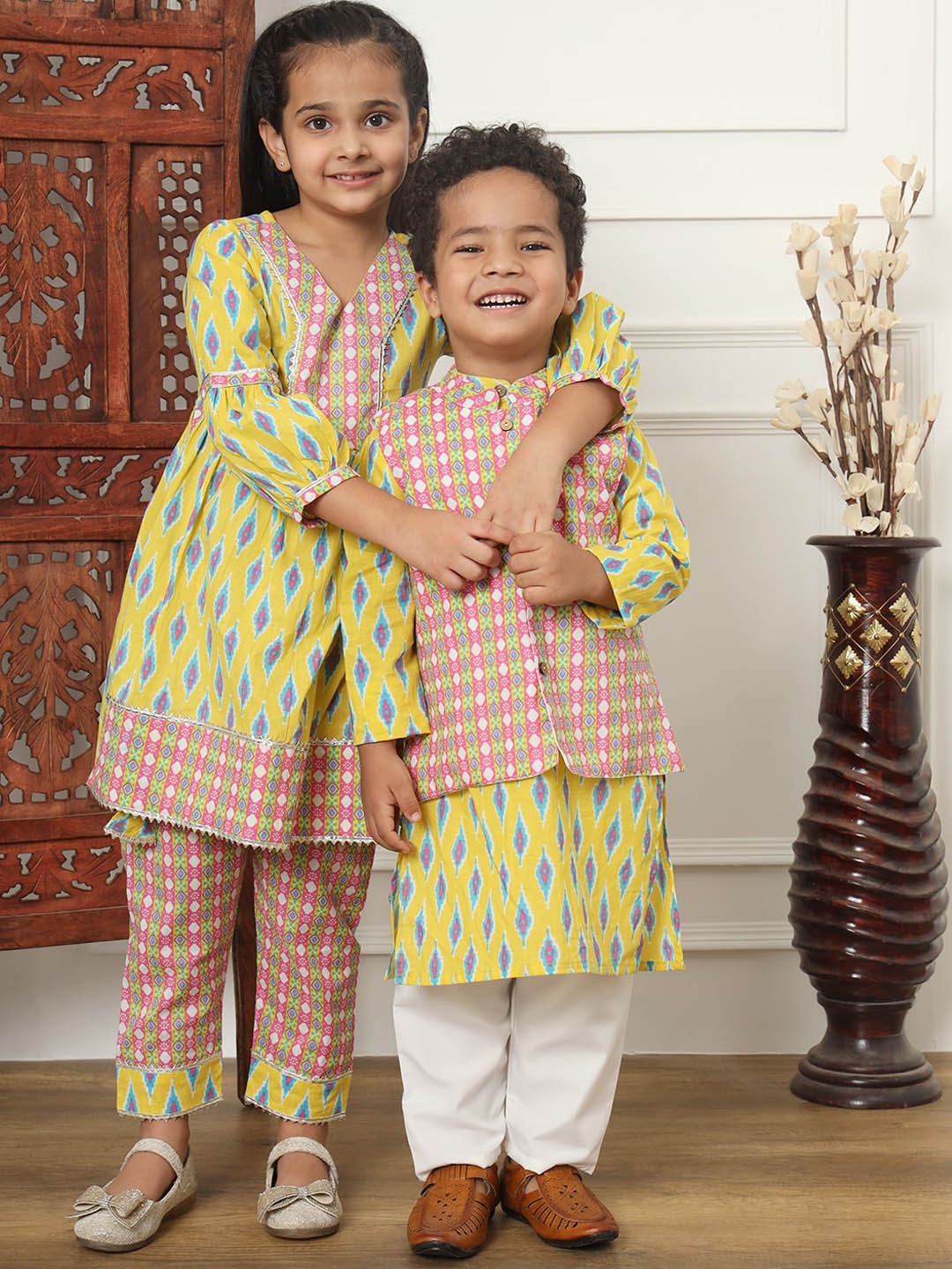 

Readiprint Fashions Boys Geometric Printed Pure Cotton Kurta with Pyjamas, Yellow