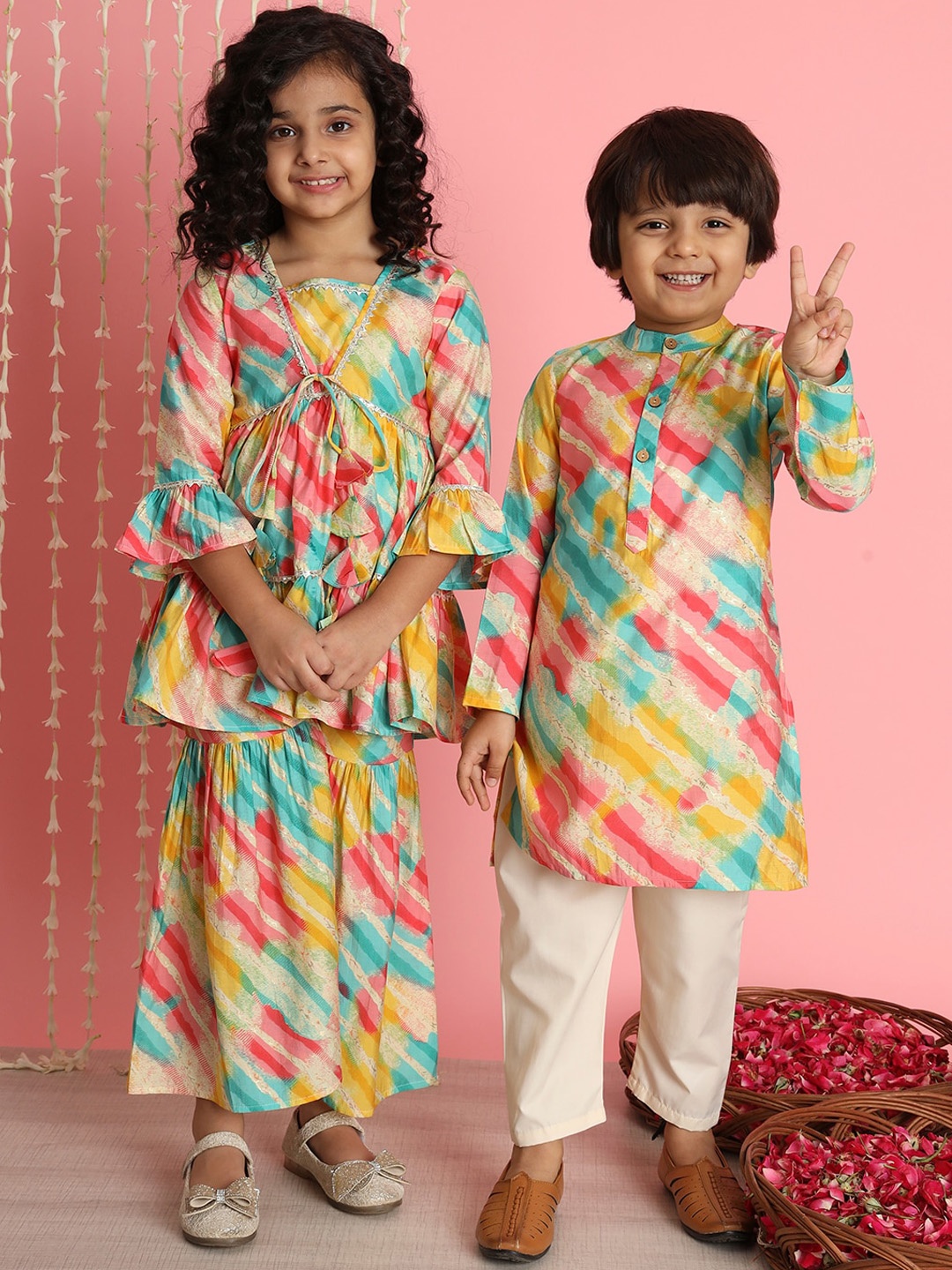 

Readiprint Fashions Girls Abstract Printed Empire Gotta Patti Pure Cotton Kurta Set, Yellow