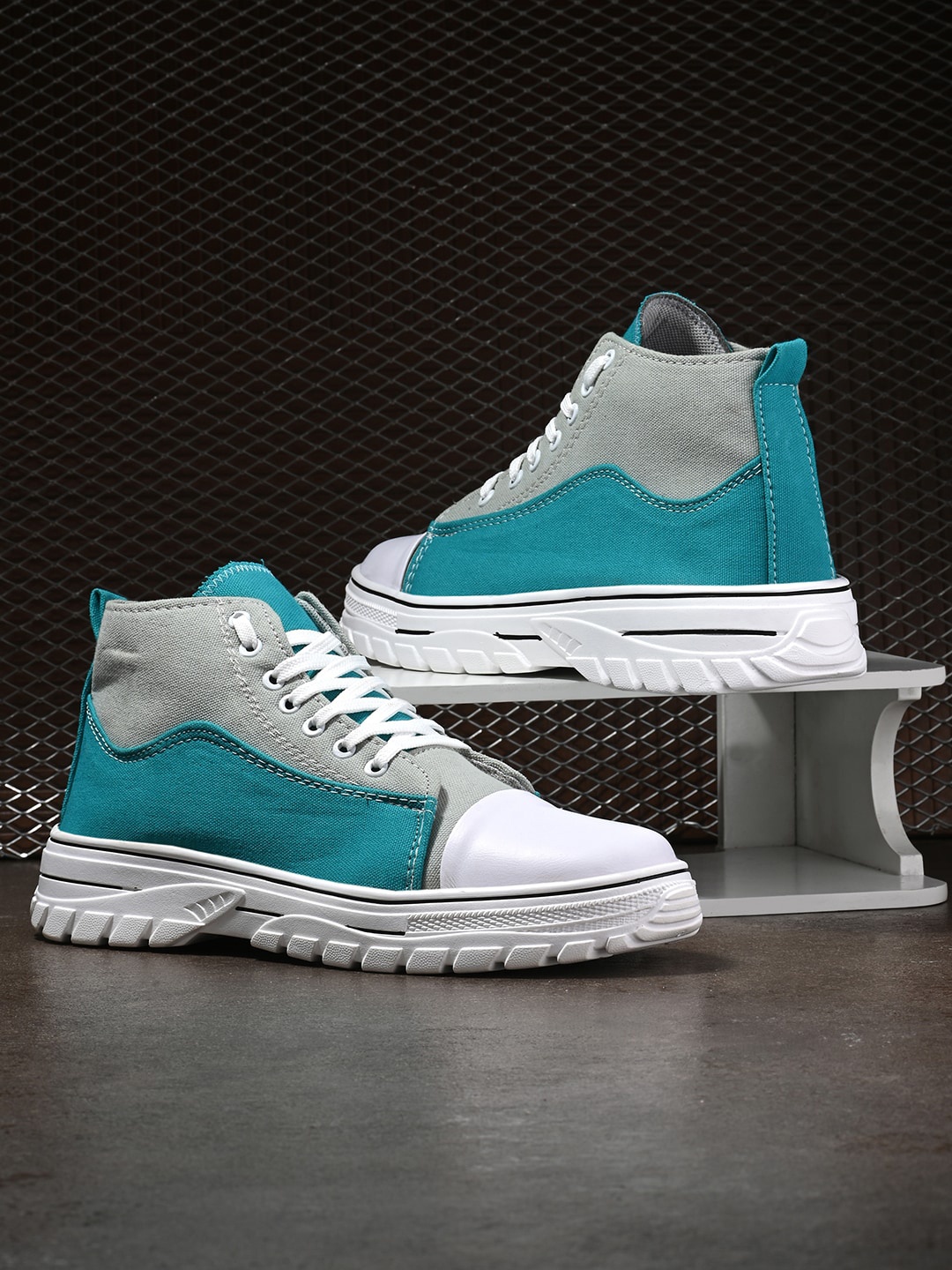 

Kook N Keech Men Grey & Turquoise Blue Colourblocked Canvas Mid-Top Sneakers