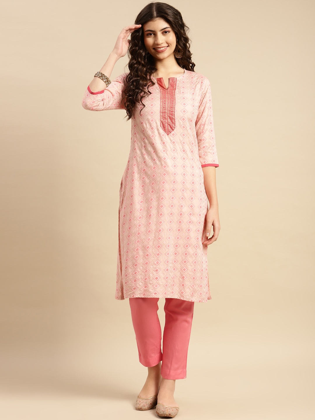 

Rangita Geometric Printed Straight Kurta with Palazzos, Peach