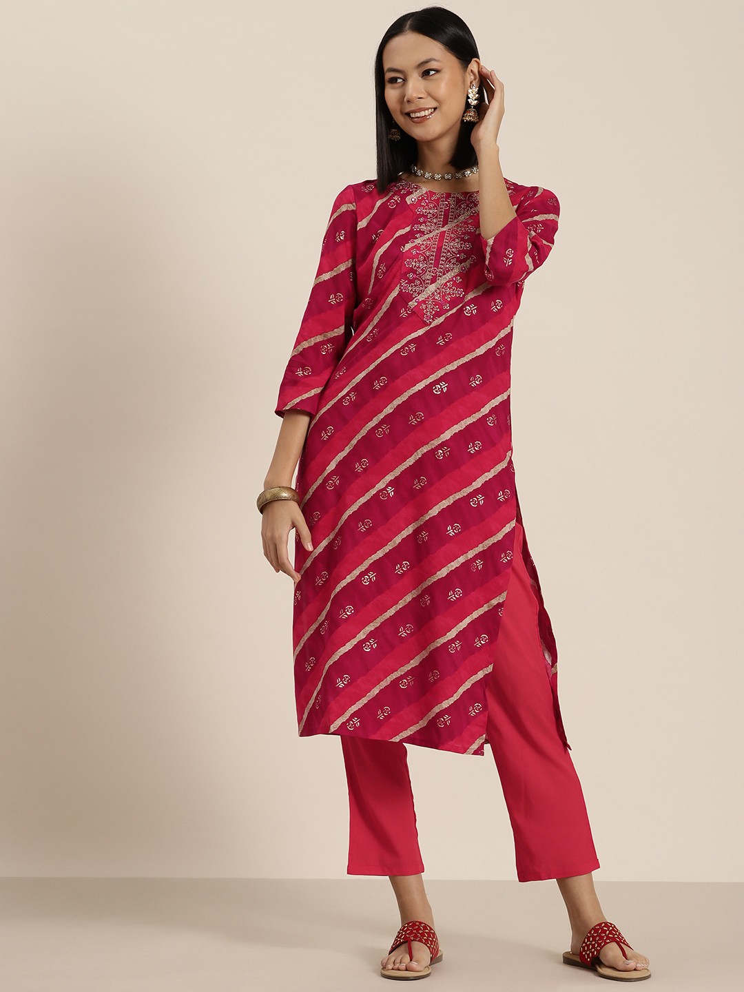 

HERE&NOW Women Floral Embroidered Mirror Work Kurta, Red
