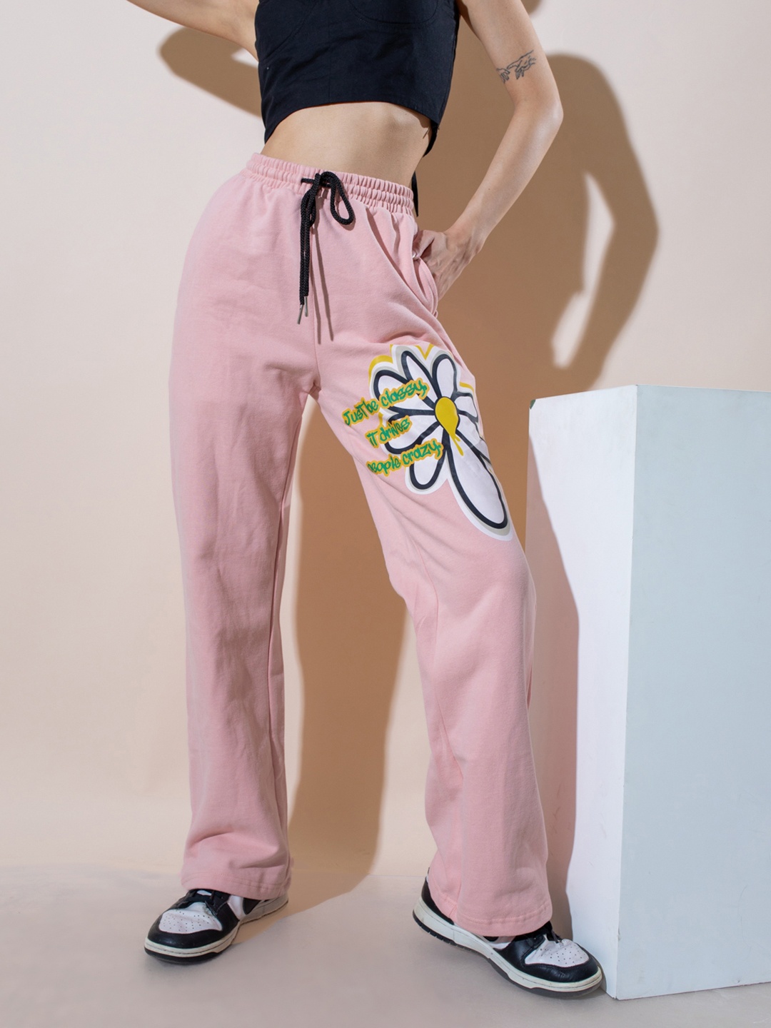 

Stylecast X Hersheinbox Women Floral Printed Relaxed Trousers, Pink