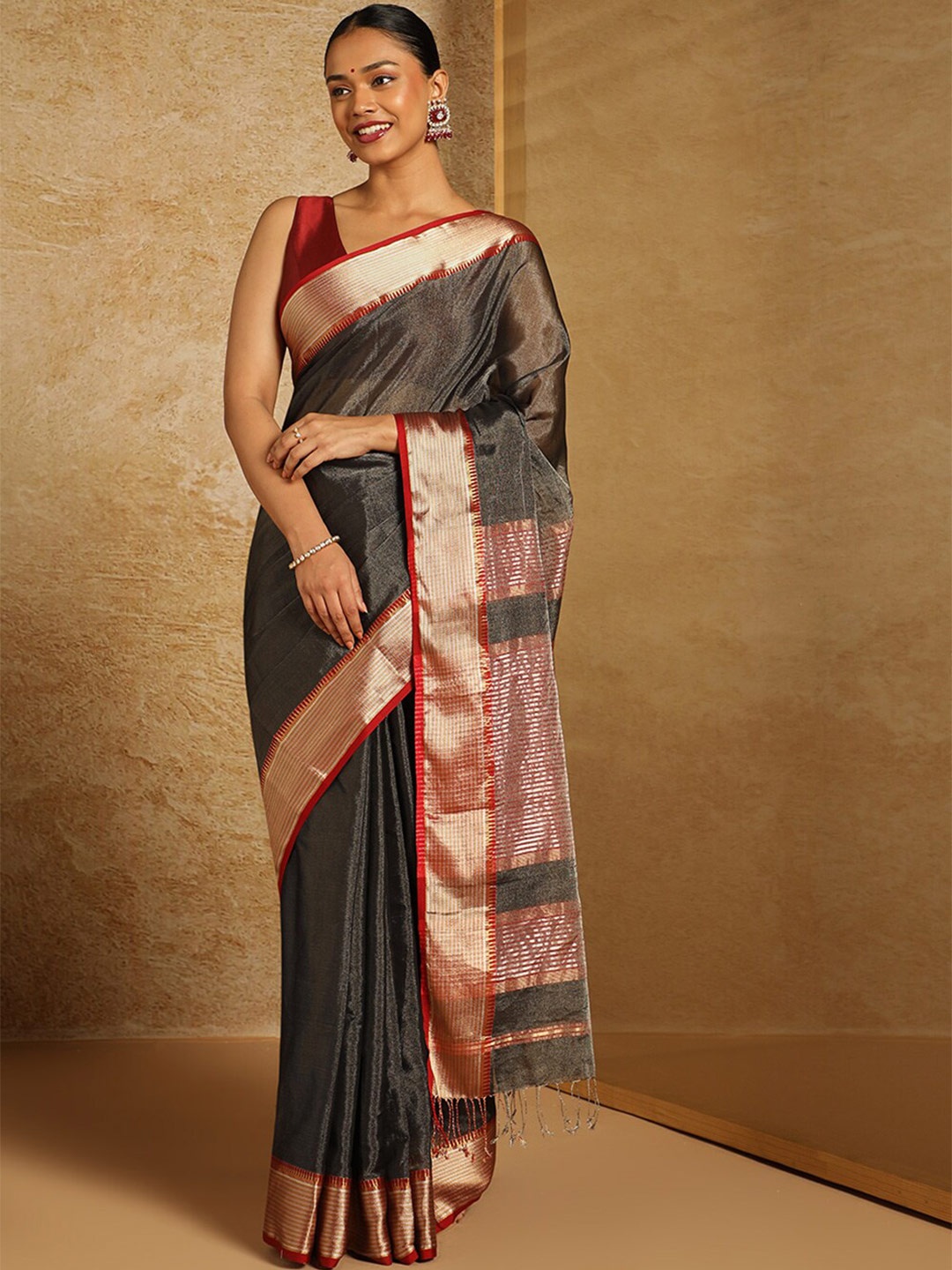 

Taneira Zari Tissue Maheshwari Saree, Black