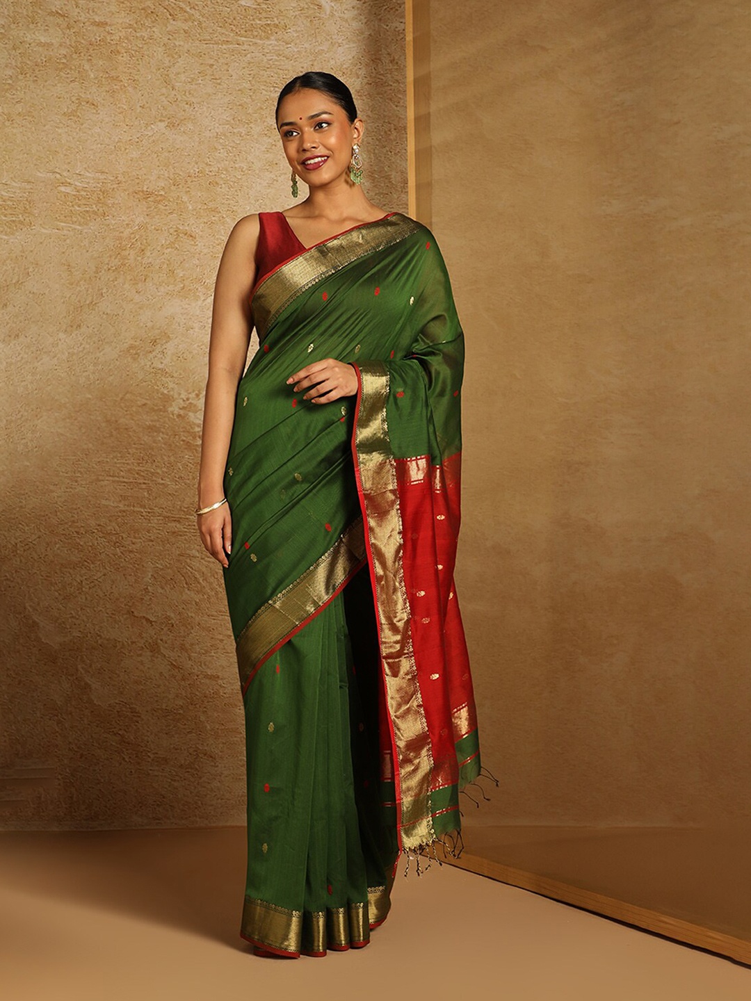 

Taneira Floral Woven Design Zari Silk Cotton Maheshwari Saree, Green