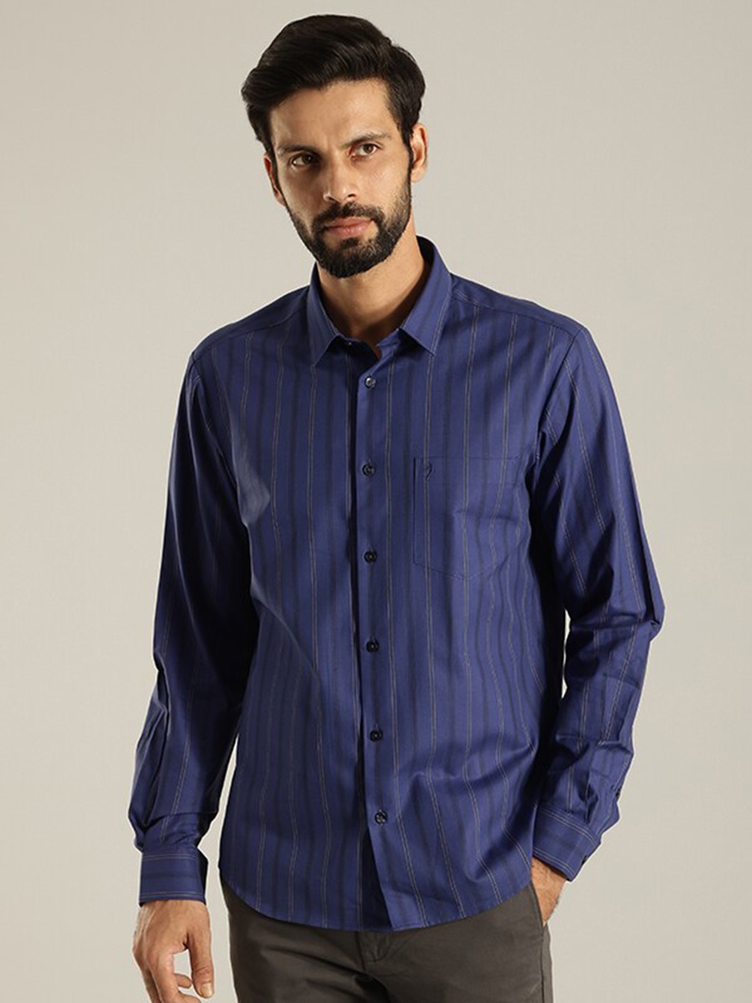 

Indian Terrain India Slim Opaque Striped Pure Cotton Casual Shirt, Navy blue