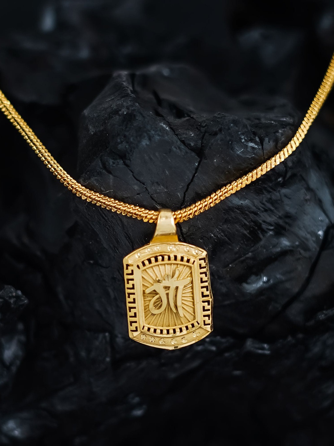 

MANSIYAORANGE Unisex Gold-Plated Maa Pendant With Chain