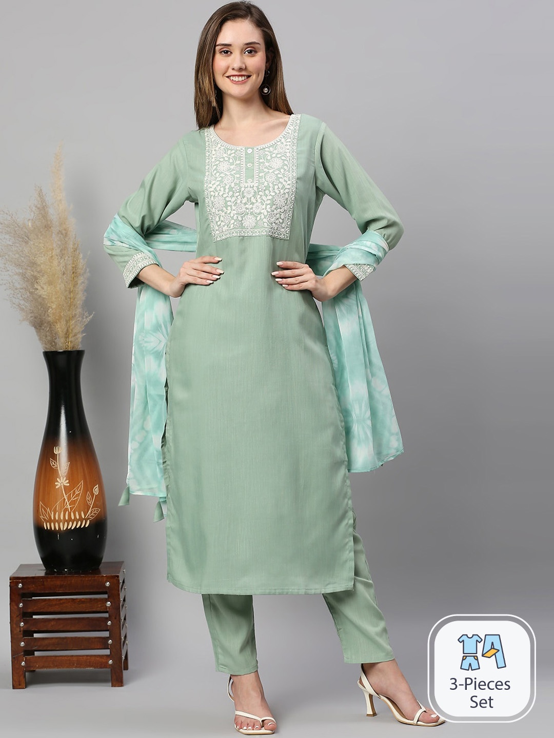 

Anuthi Floral Embroidered Straight Kurta With Trousers & Dupatta, Green
