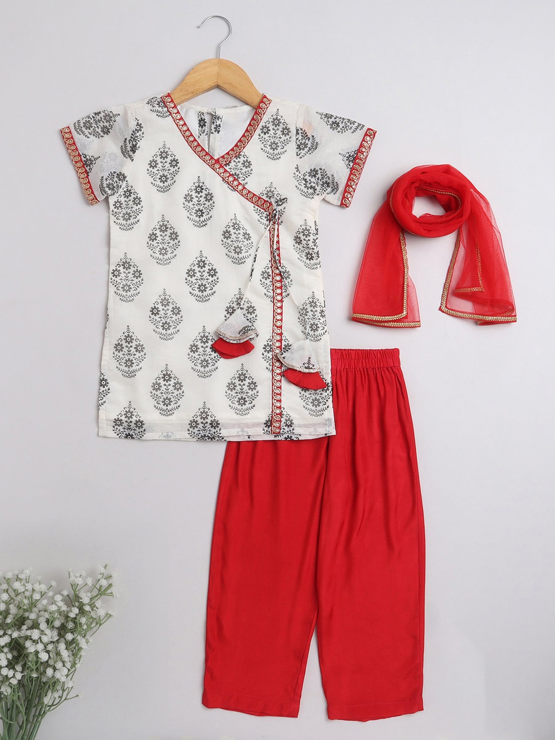 

The Magic Wand Girls Ethnic Motifs Printed Angrakha Kurti With Salwar & With Dupatta, Off white