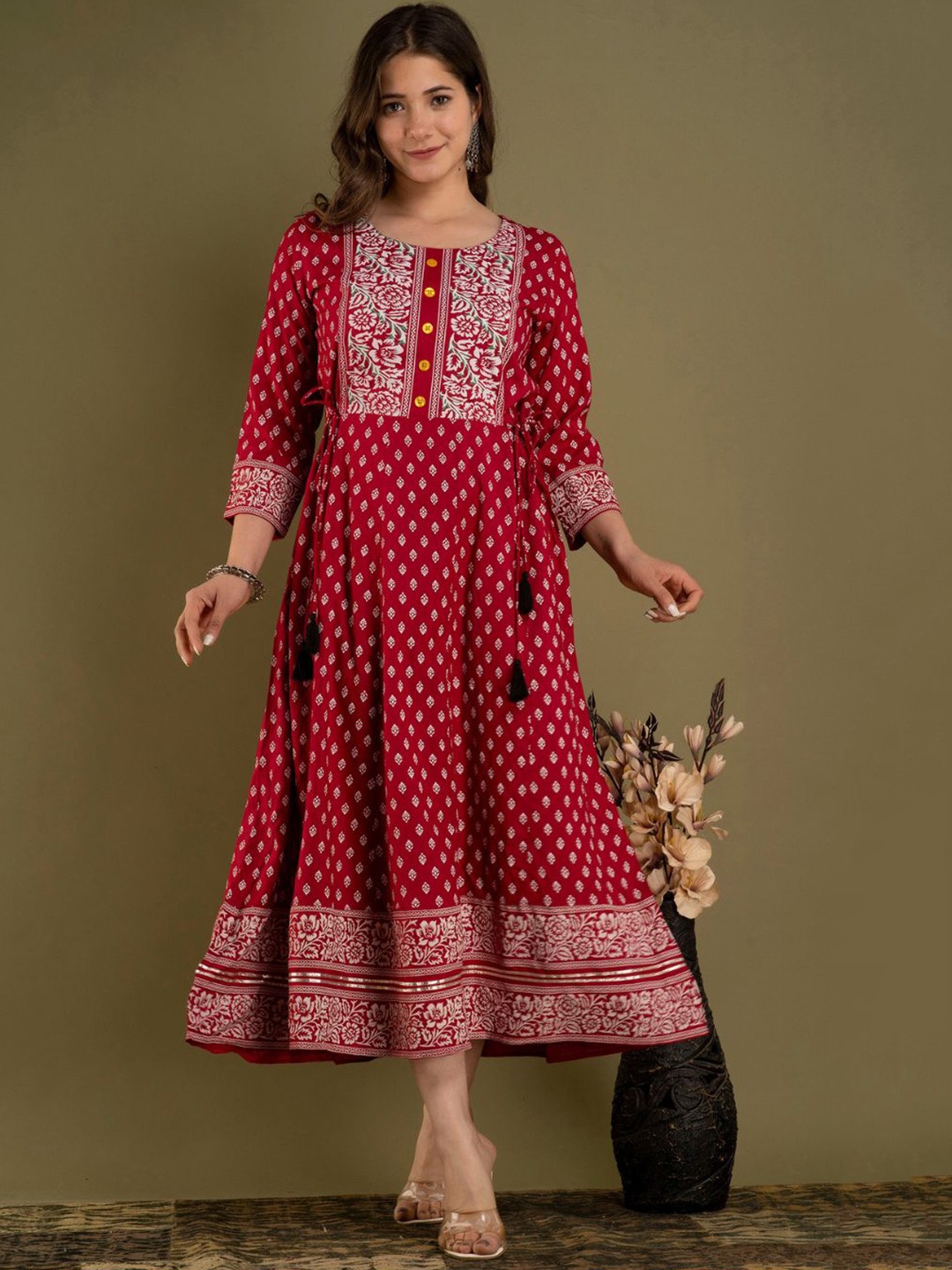 

Karagwals fab Ethnic Motifs Printed Floral Straight Kurta, Maroon