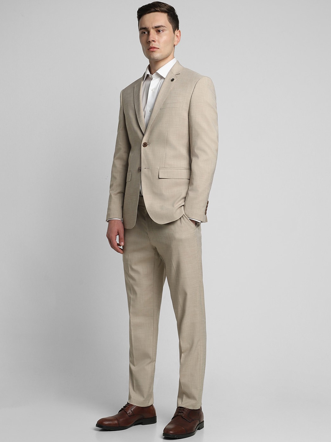 

Peter England Elite Slim Fit Notched Lapel Collar Single-Breasted Two Piece Formal Suit, Beige
