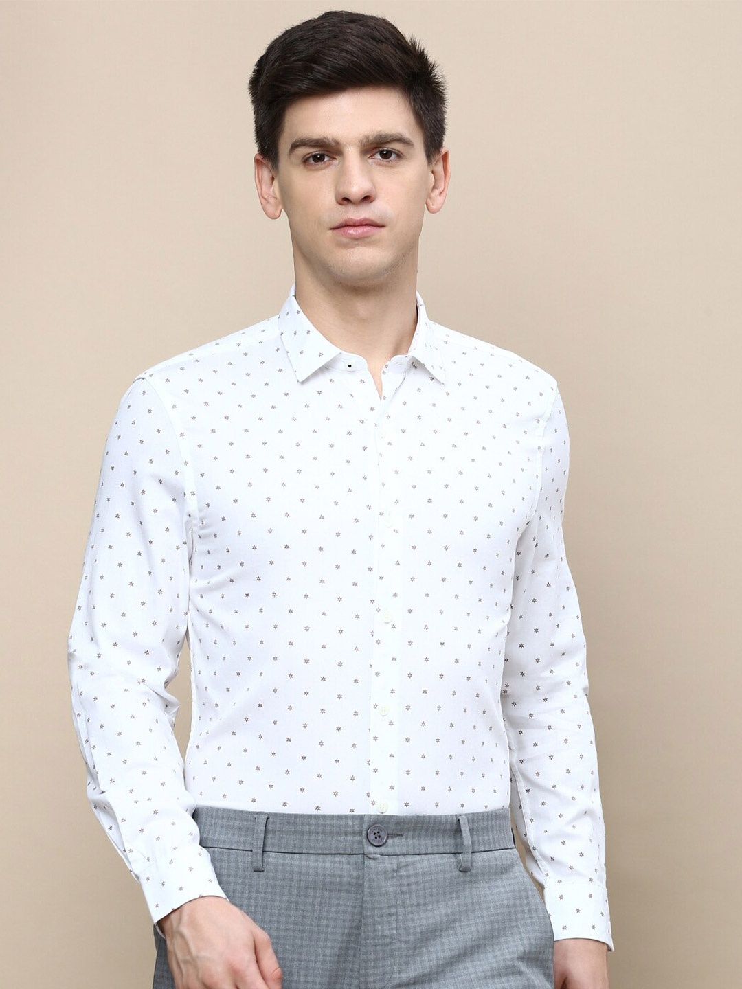 

INVICTUS Standard Slim Fit Opaque Micro Ditsy Printed Cotton Casual Shirt, White