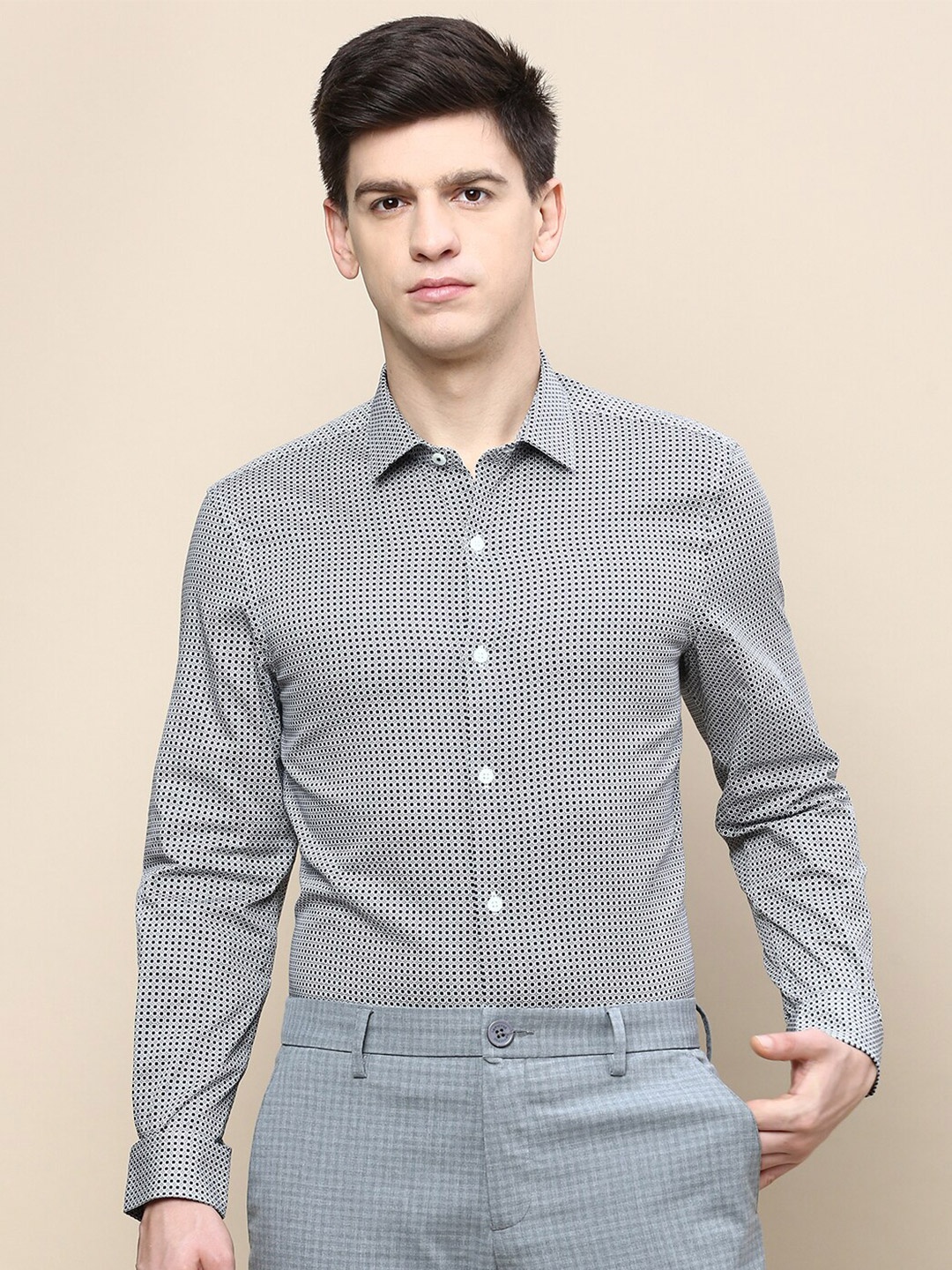 

INVICTUS Standard Geometric Printed Slim Fit Opaque Cotton Casual Shirt, Black