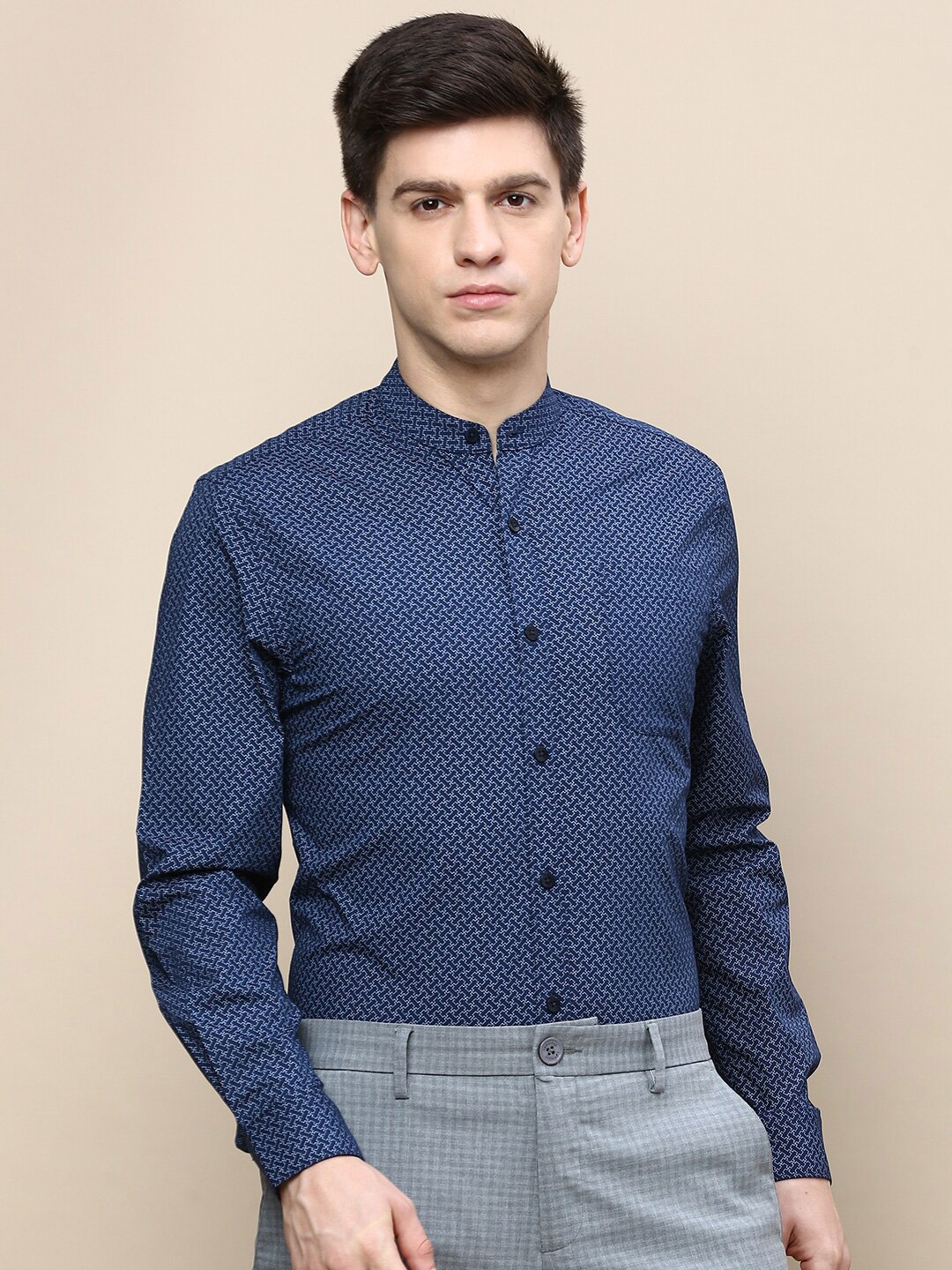 

INVICTUS Standard Slim Fit Geometric Printed Mandarin Collar Cotton Formal Shirt, Navy blue