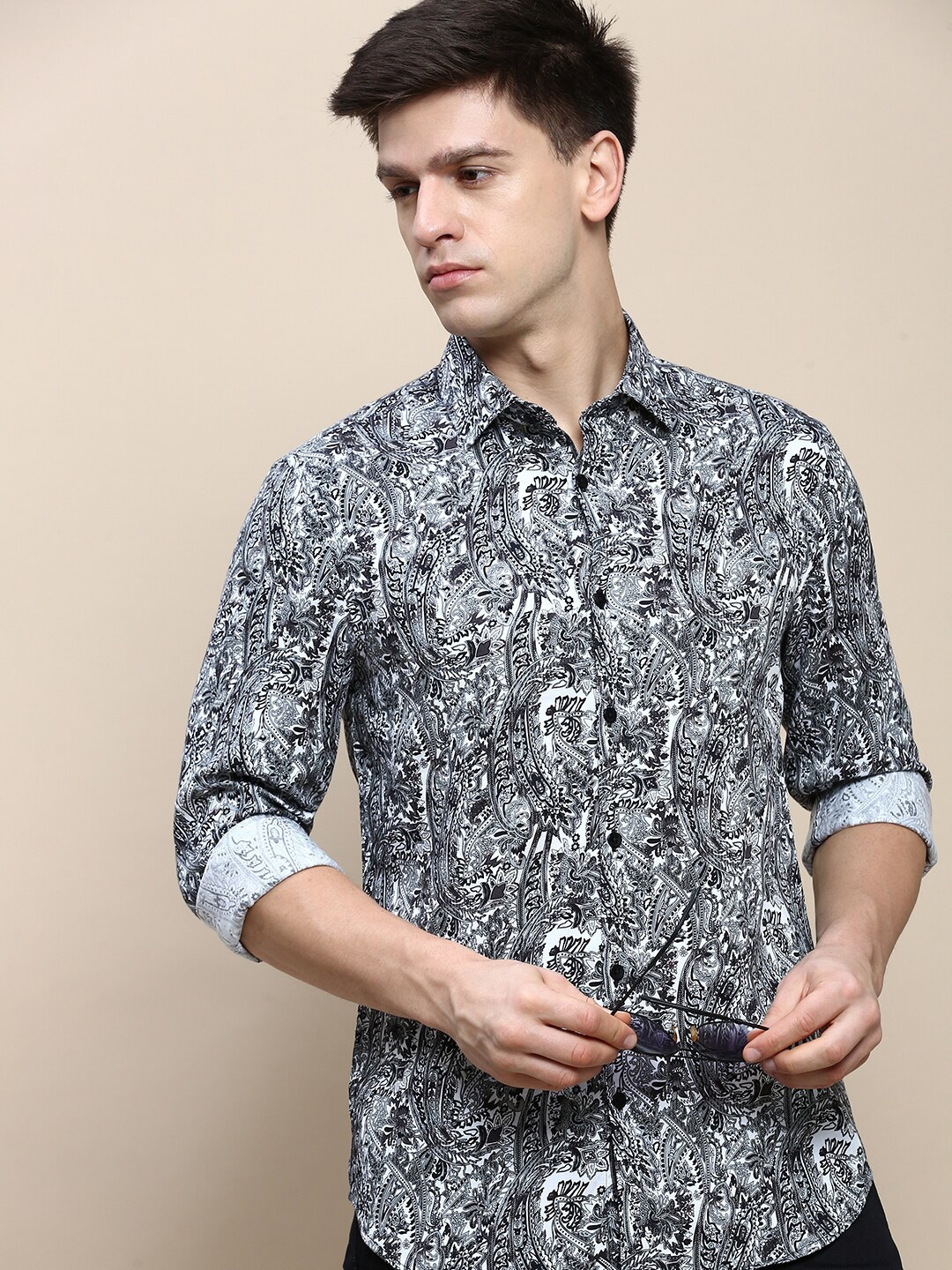 

INVICTUS Ethnic Motifs Printed Club Slim Fit Cotton Casual Shirt, White