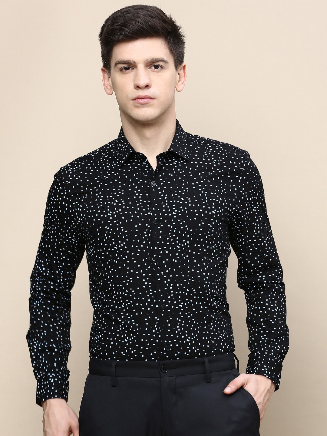 

INVICTUS Standard Slim Fit Micro Ditsy Printed Cotton Formal Shirt, Black