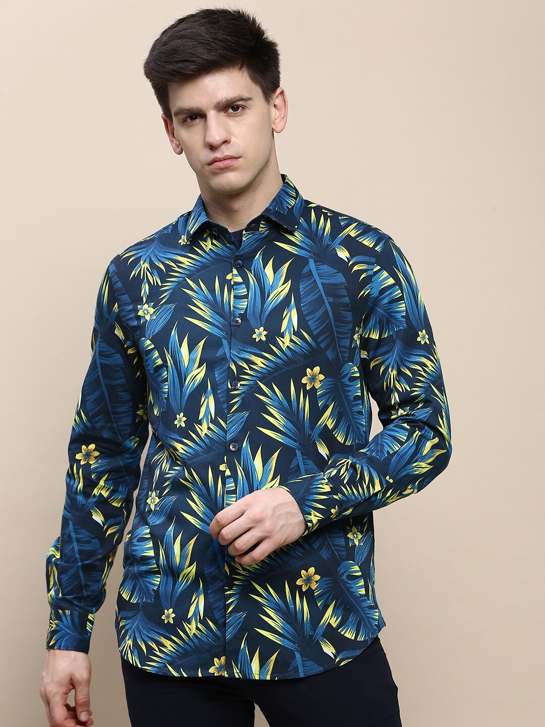 

INVICTUS Club Slim Fit Floral Printed Cotton Casual Shirt, Navy blue