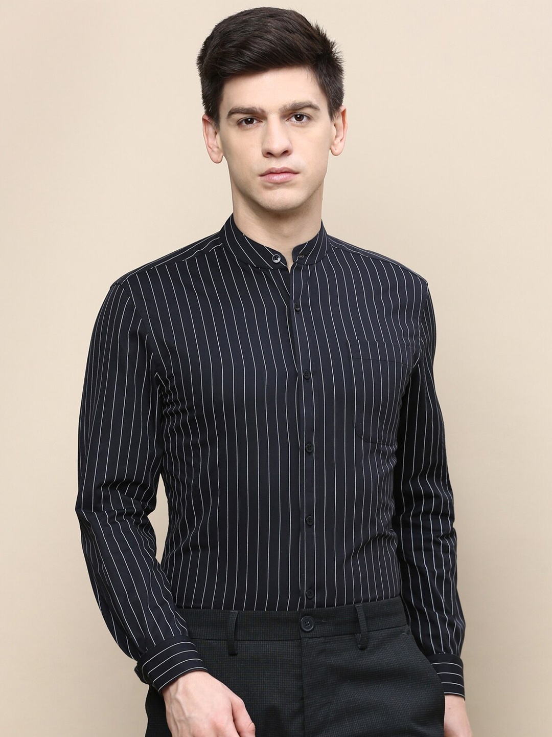 

INVICTUS Vertical Striped Standard Slim Fit Opaque Cotton Formal Shirt, Black