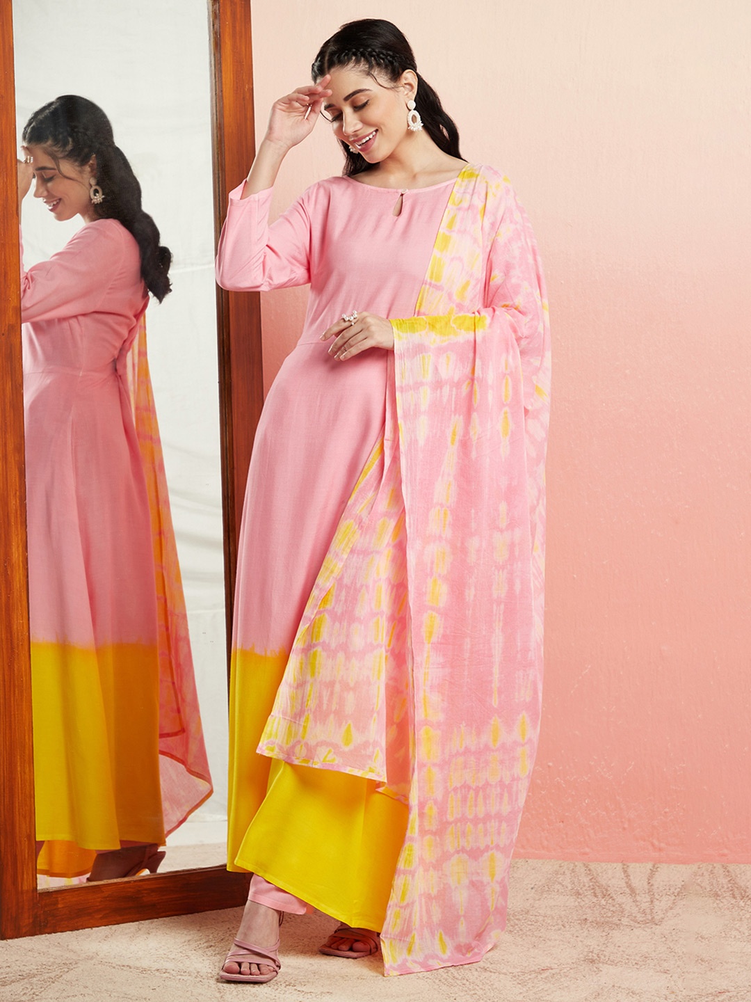 

AKS Round Neck Ombre Regular Kurta with Trousers & With Dupatta, Pink
