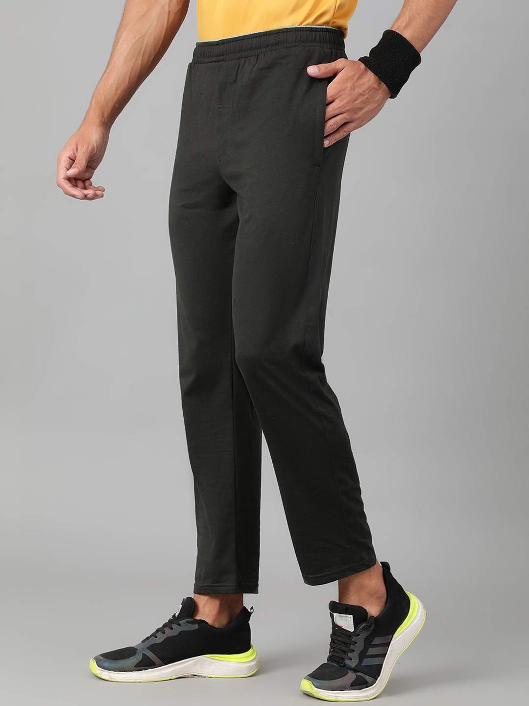 

SPORT SUN Men Mid Rise Sports Track Pants, Olive