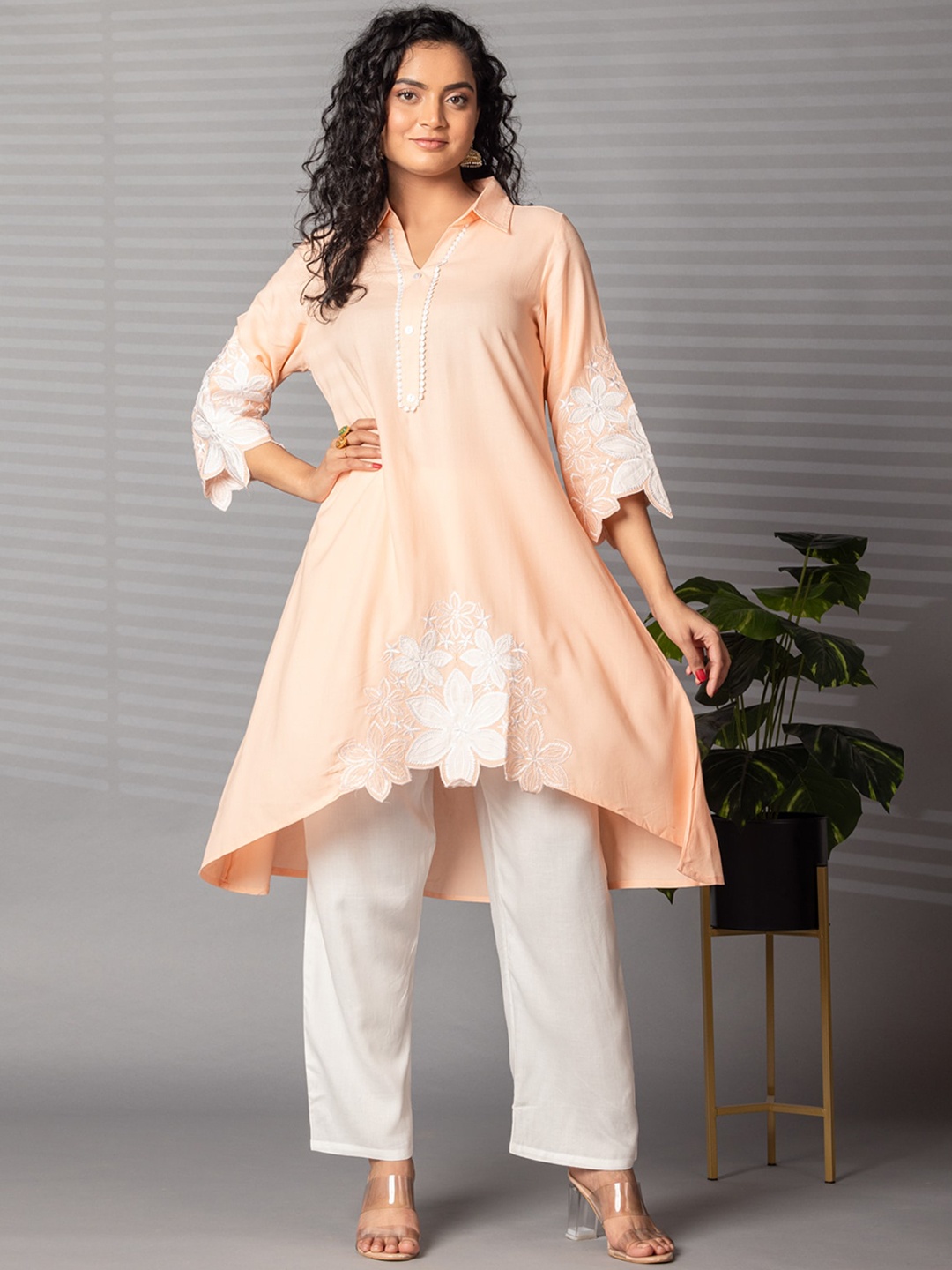 

ZARI Floral Embroidered Regular Beads and Stones Kurta With Palazzos, Peach