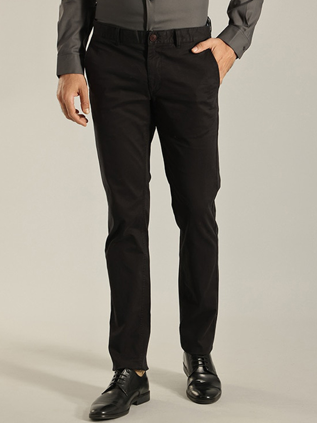 

Indian Terrain Men Brooklyn Slim Fit Chinos Trousers, Black