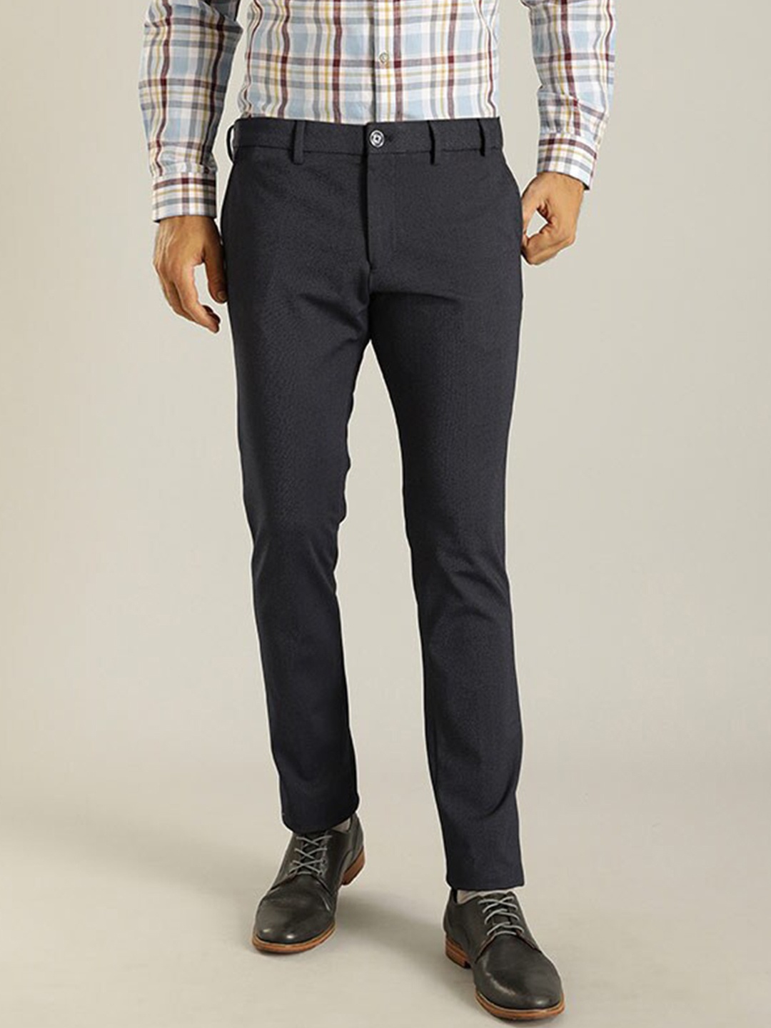 

Indian Terrain Men Urban Tapered Fit Trousers, Navy blue