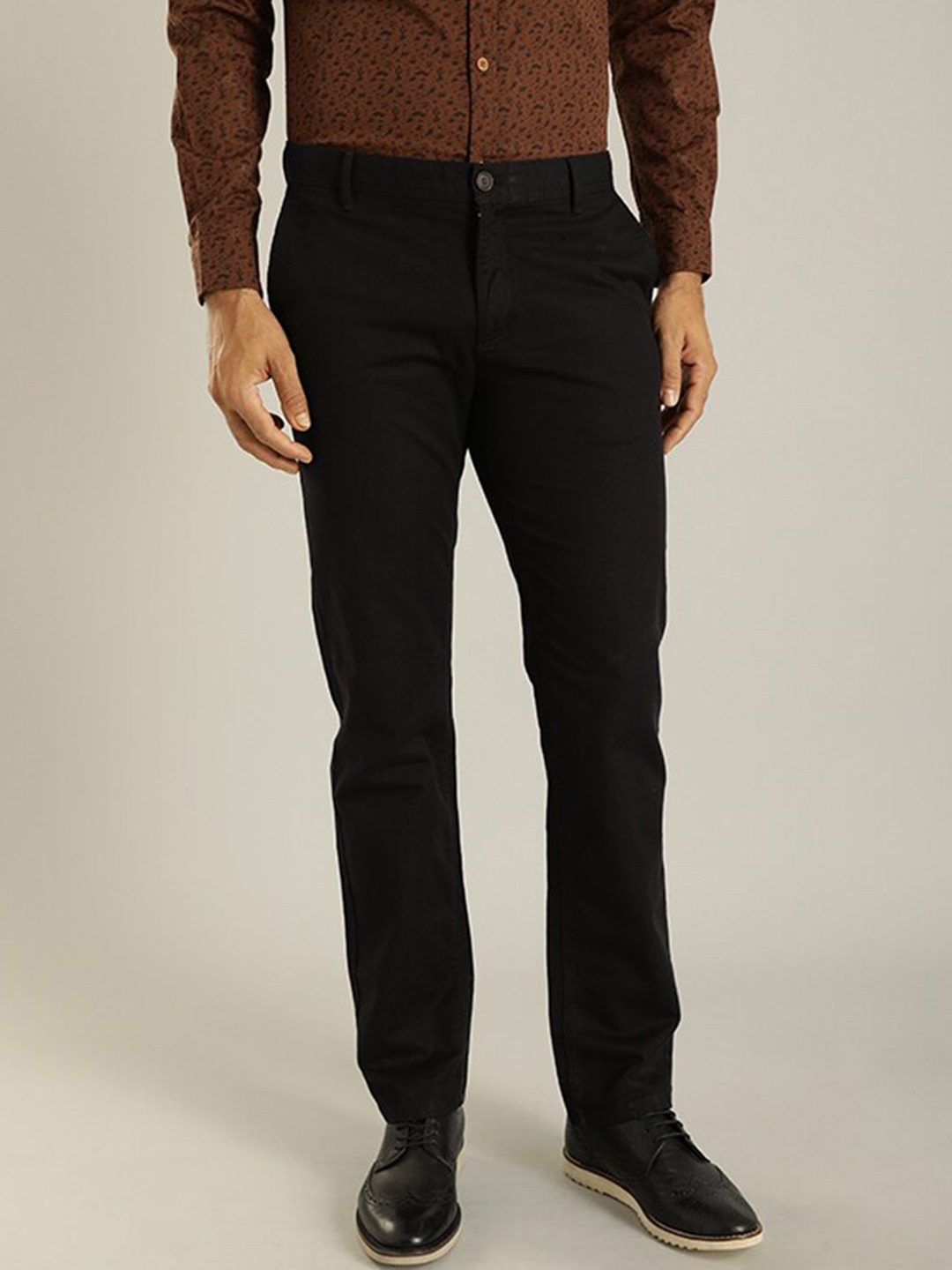 

Indian Terrain Men Kansas Regular Fit Mid-Rise Cotton Trousers, Black